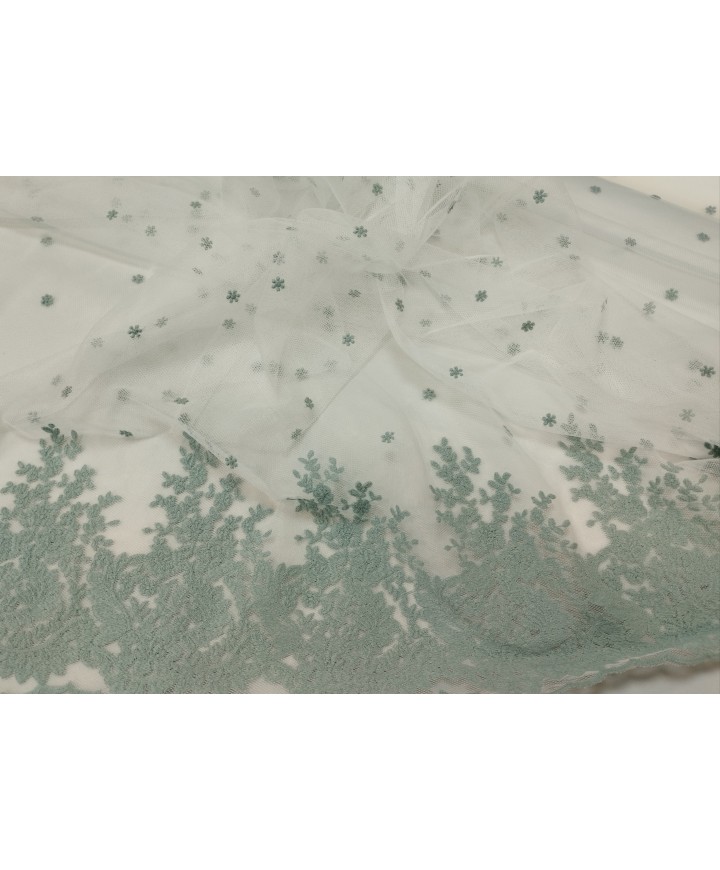 Tul bordado verde agua sobre blanco 100% poliester 1,30 ancho terminacion en onda 
