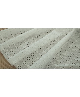 Batista perforada flor 100% algodón 1,40 de ancho