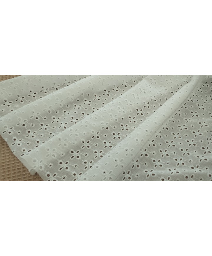 Batista perforada flor 100% algodón 1,40 de ancho