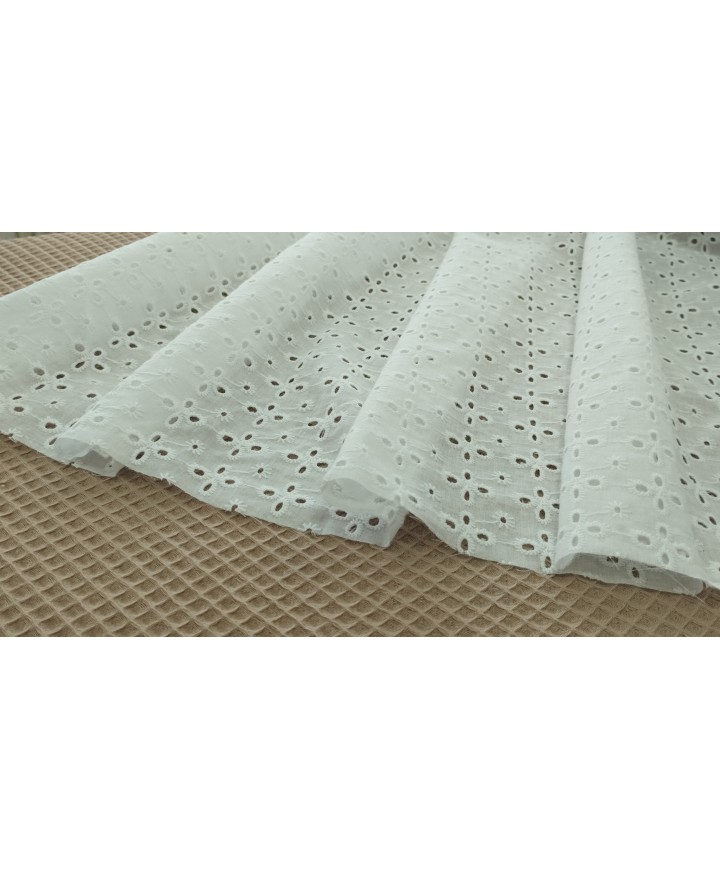 Batista perforada flor 100% algodón 1,40 de ancho